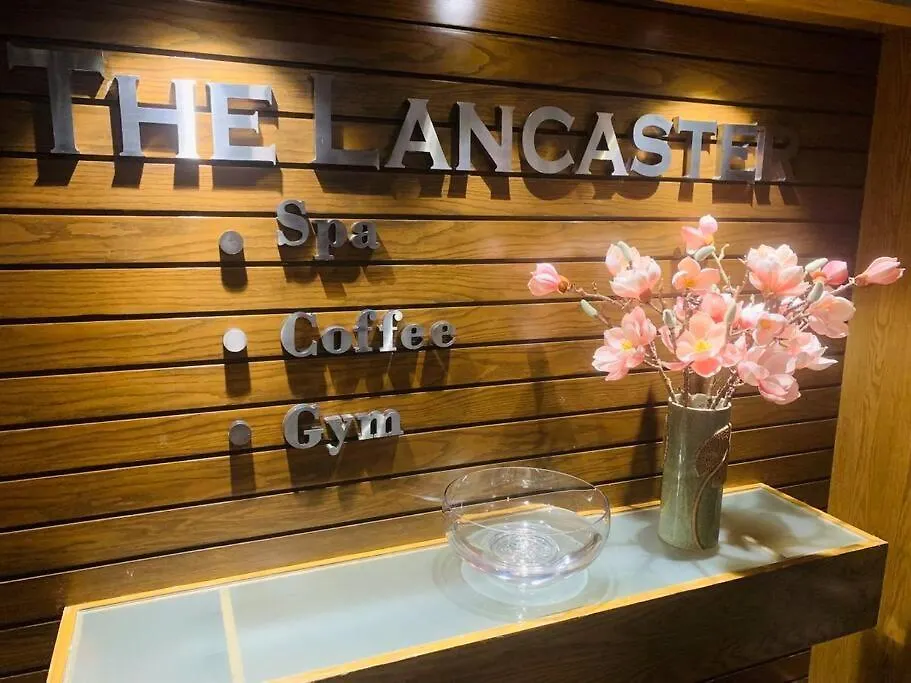 The Rixx Lancaster Apartment @ D1/ Netflix/Bathtub Ho Chi Minh City Vietnam