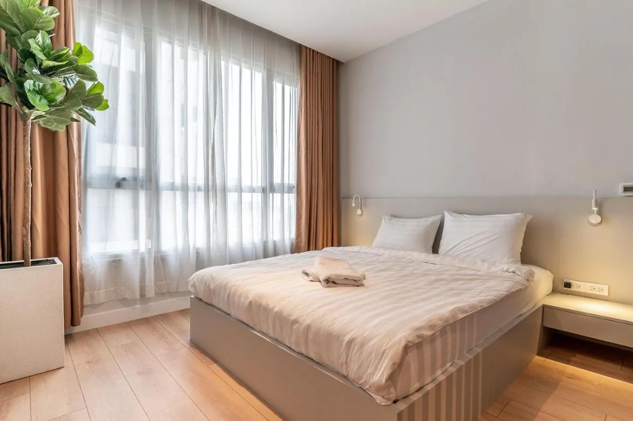 The Rixx Lancaster Apartment @ D1/ Netflix/Bathtub Ho Chi Minh City
